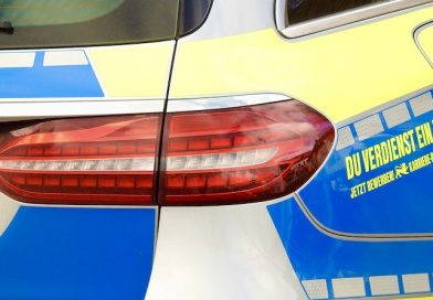 rechte Rückleuchte eines Polizei-Mercedes