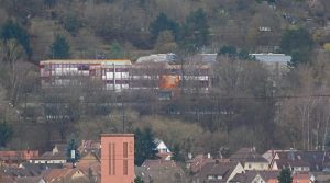 Blick über Hedelfingen auf den Steinenberg mit Schule