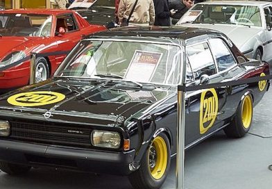 schwarzer getunter Ople Rekord C