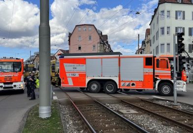 Feuerwehr Stuttgart bei einem Verkehrsunfall