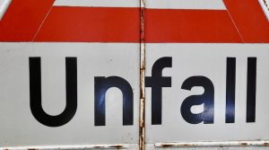 Warnschild Unfall