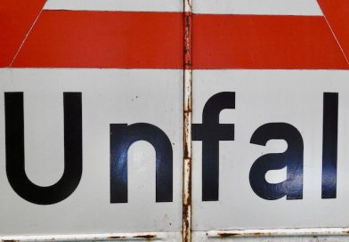 Warnschild Unfall