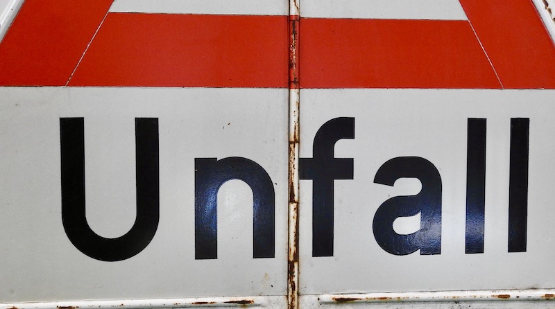 Warnschild Unfall