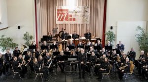 Blick von oben auf das Orchester des Musikzugs Wangen im Ev. Gemeindezentrum