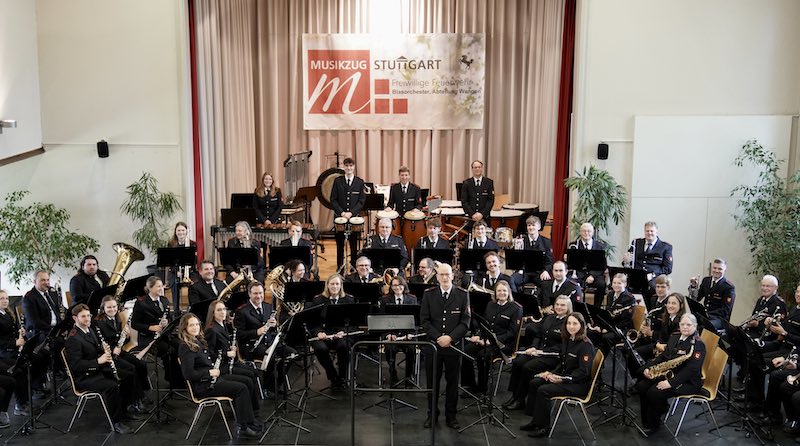 Blick von oben auf das Orchester des Musikzugs Wangen im Ev. Gemeindezentrum