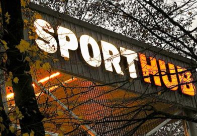 Leuchtschriftzug am Dach des SportHub in Wangen