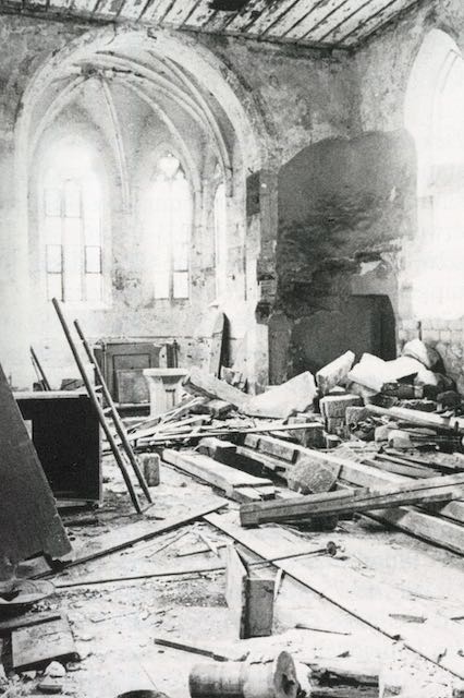 Blick in die ausgebombte Alte Kirche 1944