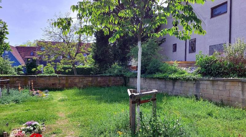 Blick auf Friedhofsmauer in Ruit