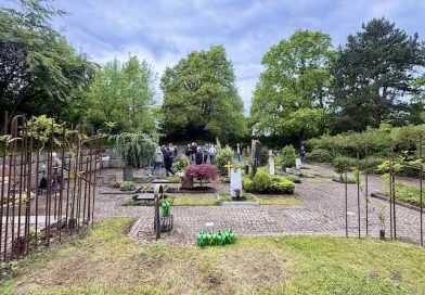 Blick auf den neu gestalteten Urnenhof auf dem Ostfilderfriedhof