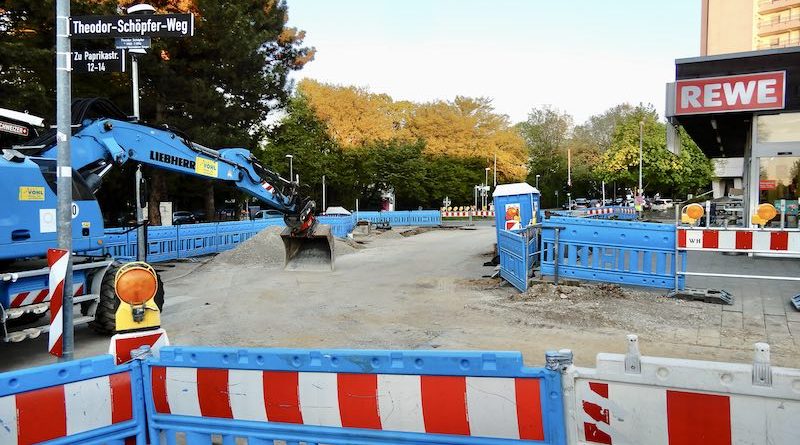 Blick auf das Baufeld vor REWE an der Paprikastraße in Heumaden
