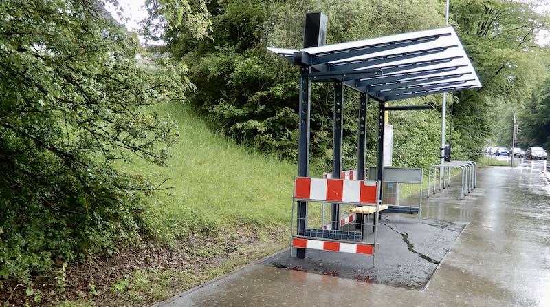 Fast fertiges Wartehäuschen an der Haltestelle Lederberg 20.5.2026