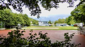 Blick vom Parkplatz auf die Dürrbachwiese in Hedelfingen