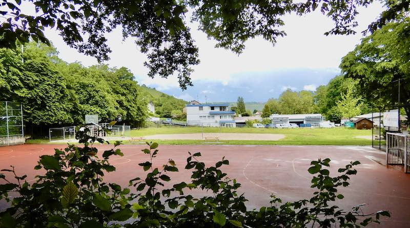 Blick vom Parkplatz auf die Dürrbachwiese in Hedelfingen