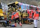 Rettungskräfte im Einsatz an der Stadtbahn-Unfallstelle in Wangen am 23.2.2024
