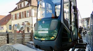 Bagger auf der Baustelle vor dem Bezirksrathaus Hedelfingen