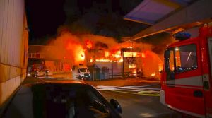 Brennende Halle auf dem Großmarkt in Stuttgart