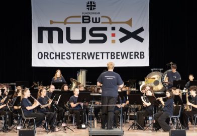 Orchester des Jugendmusikzugs auf der Bühne beim Wettbewerb musix