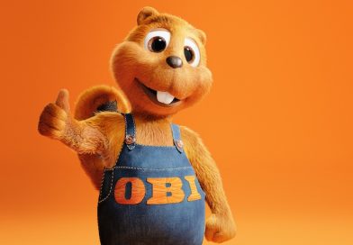 OBI-Biber zeigt Daumen hoch
