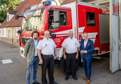 Jakob Bubenheimer, Jan Dalferth, Marcel Pfost und Frank Nopper vor einem Feuerwehrfahrzeug an der Kelter Wangen