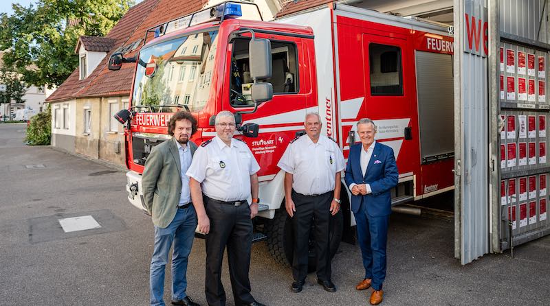 Jakob Bubenheimer, Jan Dalferth, Marcel Pfost und Frank Nopper vor einem Feuerwehrfahrzeug an der Kelter Wangen