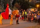 St. Martin auf dem Pferd beim Martinsspiel in Heumaden