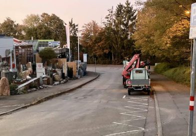 Parkplätze unterhalb der unteren Friedhofszufahrt