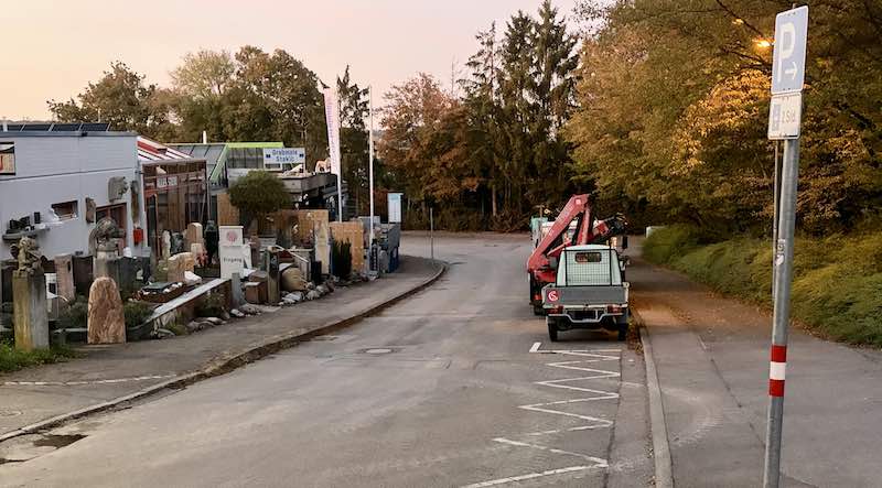 Parkplätze unterhalb der unteren Friedhofszufahrt